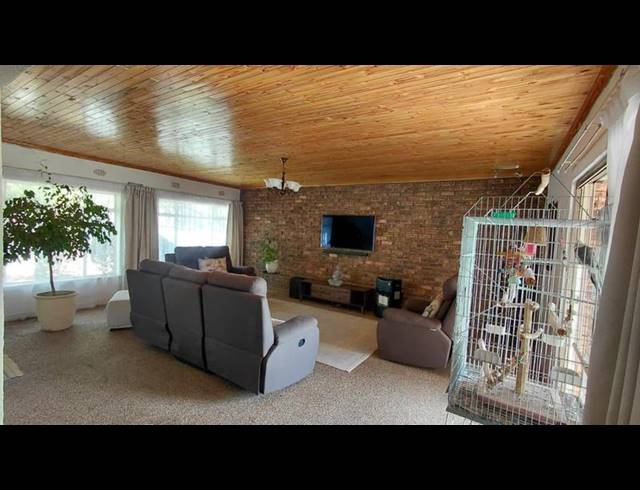 3 BEDROOM HOUSE FOR SALE IN BRACKENDOWNS